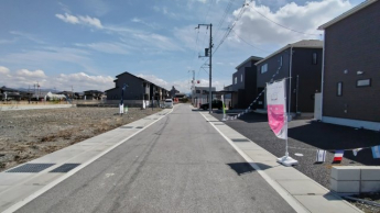 【前面道路含む現地写真】