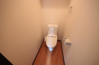 ゆったりとした空間のトイレです