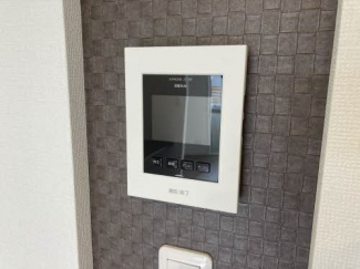 モニター付きインターホンで安心です♪