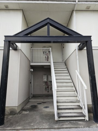 1階2戸、2階2戸用のエントランスです