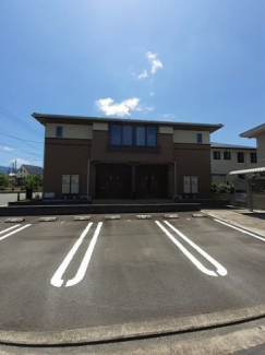 駐車場があるので、車を買う予定の方も安心です