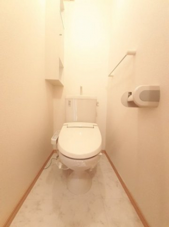 コンパクトで使いやすいトイレです