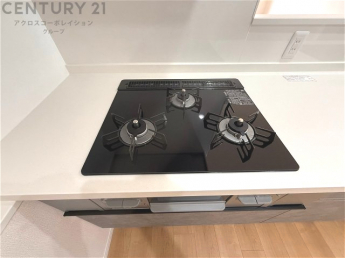 多数の調理器具を同時に使用でき、料理の効率化が可能。省エネで節約になり、様々な料理スタイルに適応できます。また、火力調整が独立しており、手入れや掃除もしやすく、今よりもっとお料理が楽しくなるかも。