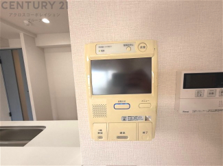 訪問者が来たときにテレビ画面で確認できるため、安心してドアを開けられます。録画機能があるものもあり、留守中に来訪者を記録しておくことができます。利便性が高く、セキュリティ面でも安心です。