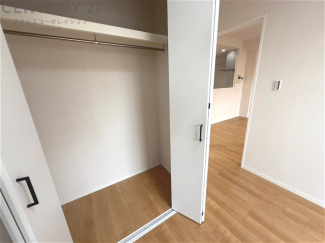 衣類やアクセサリー、小物類の収納が便利で整理整頓がしやすく、部屋の美観を保ちつつ、スペースを最大限に活用できます。衣服のしわやダメージを防ぎ、長持ちさせることができます。