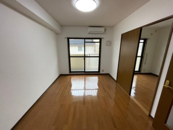 お写真は同物件別部屋です。