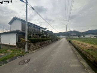 【前面道路含む現地写真】