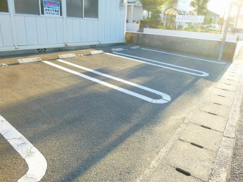 車をお持ちの方に嬉しい駐車場付きの物件です