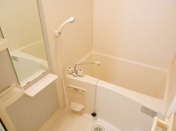 日々の疲れを癒すお風呂付です