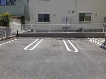 車をお持ちの方に嬉しい駐車場付きの物件です