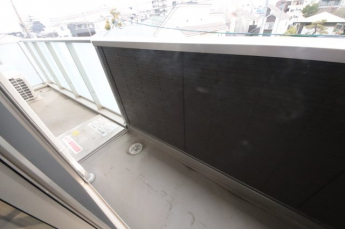 外からの目が気にならないバルコニーで洗濯物が干せます