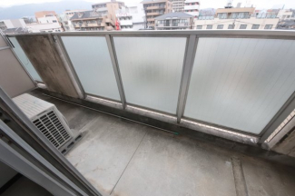 バルコニーからの眺めを楽しみながら食事をしませんか
