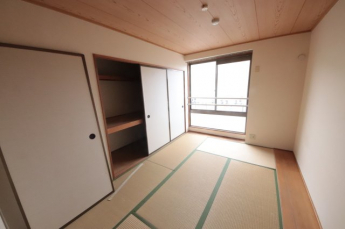 柔らかい畳が心地よい和室