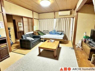 1階　キッチン隣和室。