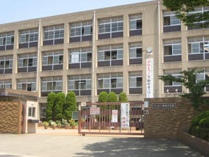 加古川市立別府中学校まで919m