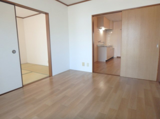 開放的な寝室です