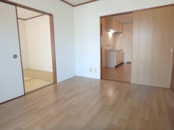 開放的な寝室です