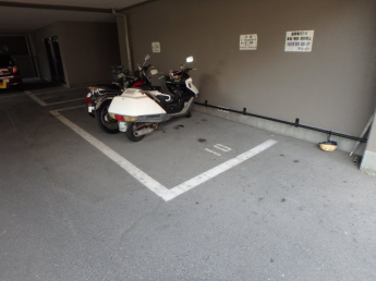 【駐車場】
