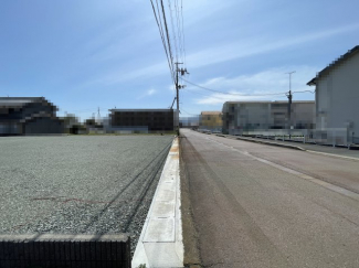 【前面道路含む現地写真】
