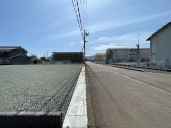 【前面道路含む現地写真】