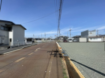 【前面道路含む現地写真】