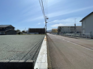 【前面道路含む現地写真】