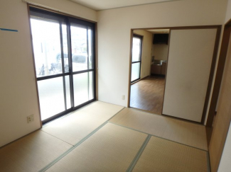 落ち着いた雰囲気の和室付きです