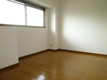 コンパクトで使いやすい洋室です