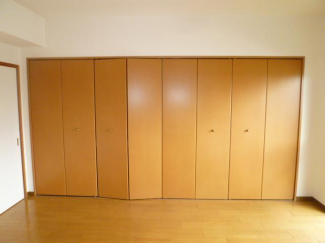 個人の部屋や寝室として使える洋室です