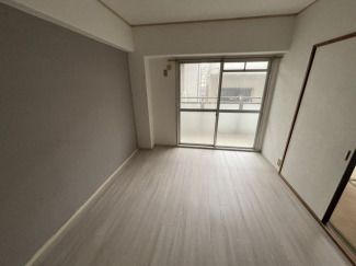 こちらのリビングで趣味の時間をお楽しみください