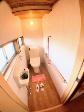 清潔感のあるお洒落なトイレです