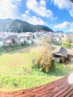 緑に囲まれた自然豊かなエリアでのびのびと暮らせます