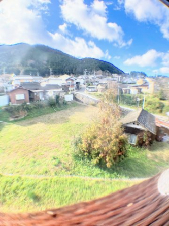 緑に囲まれた自然豊かなエリアでのびのびと暮らせます