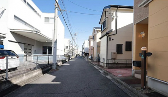 【前面道路含む現地写真】