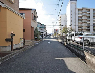 【前面道路含む現地写真】