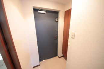 収納もある玄関です