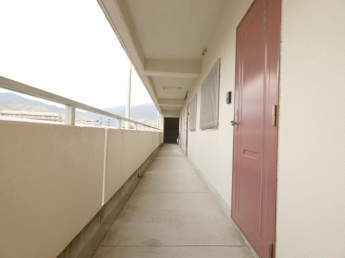玄関前の通路