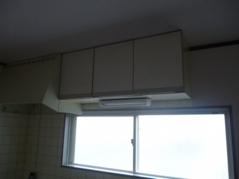 キッチン上部に収納あります