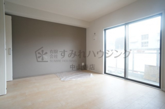 工事途中の室内写真でございます。