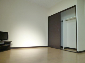 使い勝手のいい洋室です
