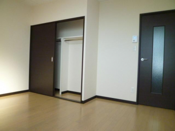 明るい色調の室内です