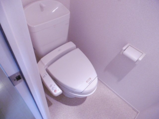 清潔感のあるトイレです