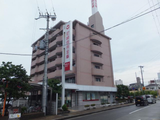 銀行まで50m