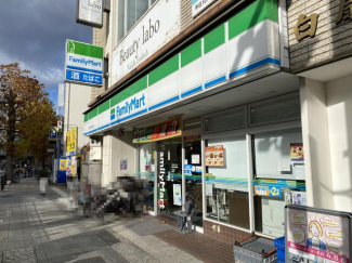 ファミリーマート阪急伊丹駅前店まで329m