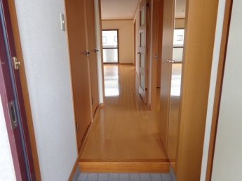 ★大きな鏡があるので身だしなみチェックができます