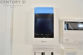 訪問者が来たときにテレビ画面で確認できるため、安心してドアを開けられます。録画機能があるものもあり、留守中に来訪者を記録しておくことができます。利便性が高く、セキュリティ面でも安心です
