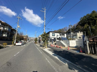 【前面道路含む現地写真】