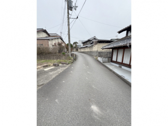 【前面道路含む現地写真】