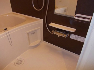 コンパクトで使いやすいお風呂です