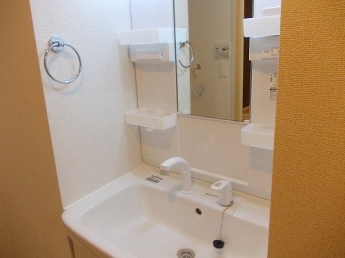 忙しい朝には欠かせない洗面所です